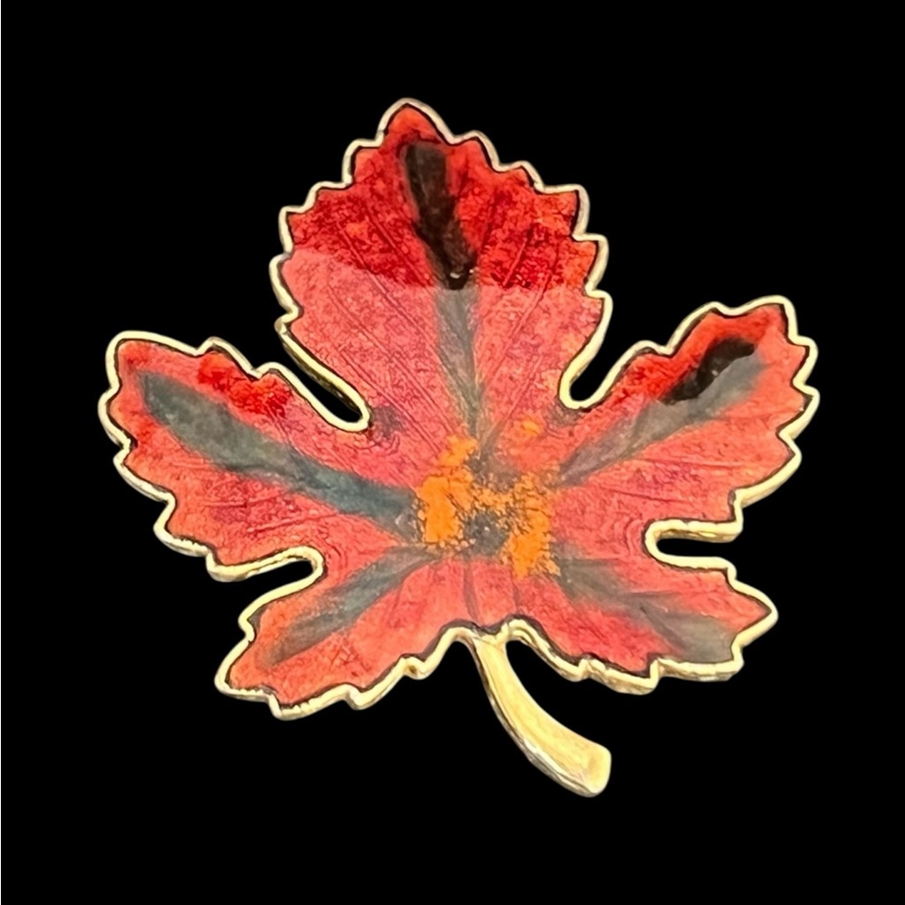 Elegant Red maple Leaf Brooch